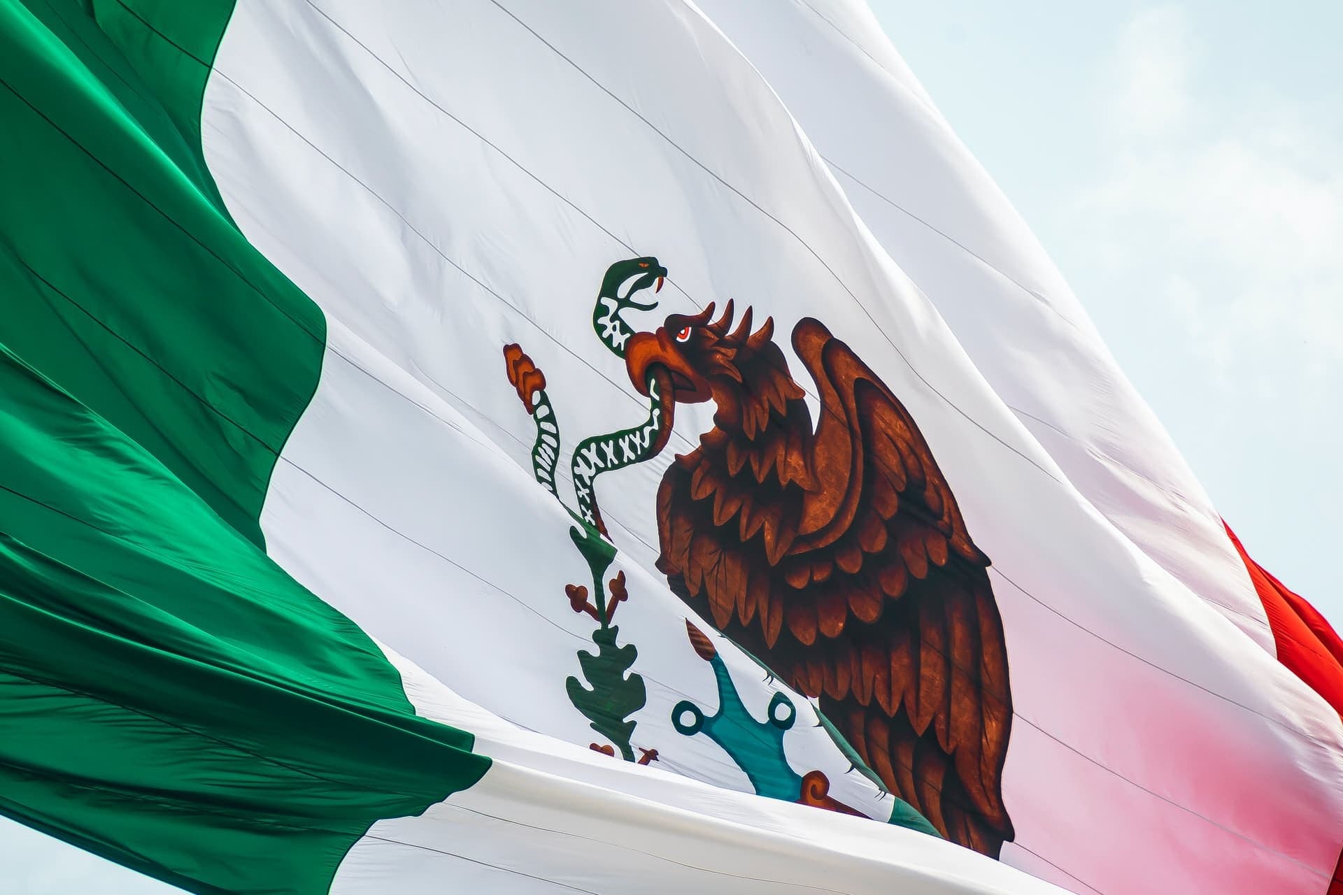 30% de los mexicanos afirma que la adopción de criptomonedas está en aumento, según un estudio.