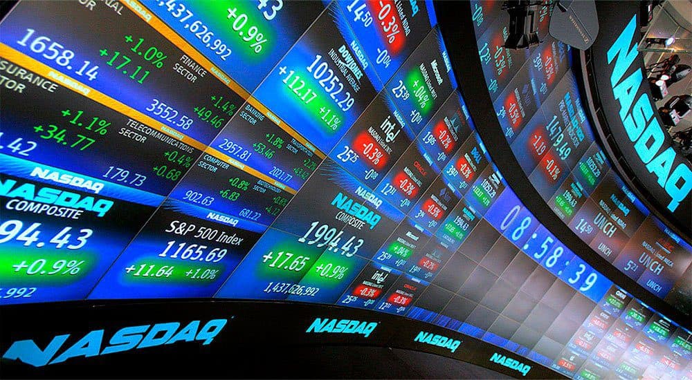 Acciones de los gigantes tecnológicos caen tras el apagón de redes sociales