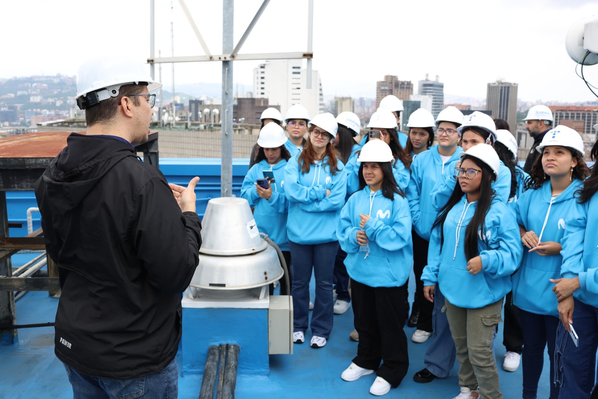 Movistar recibe en su sede principal a las ganadoras del programa Technovation Girls Venezuela