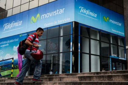 Telefónica confirma su salida de Venezuela: impacto, causas y futuro del sector telecomunicaciones